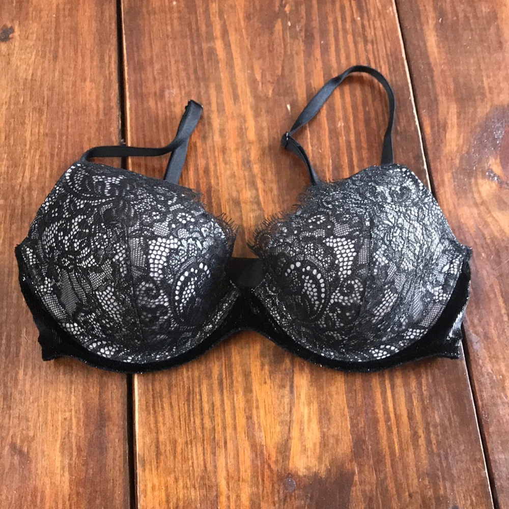 Victoria’s Secret very sexy black lace plunge bra